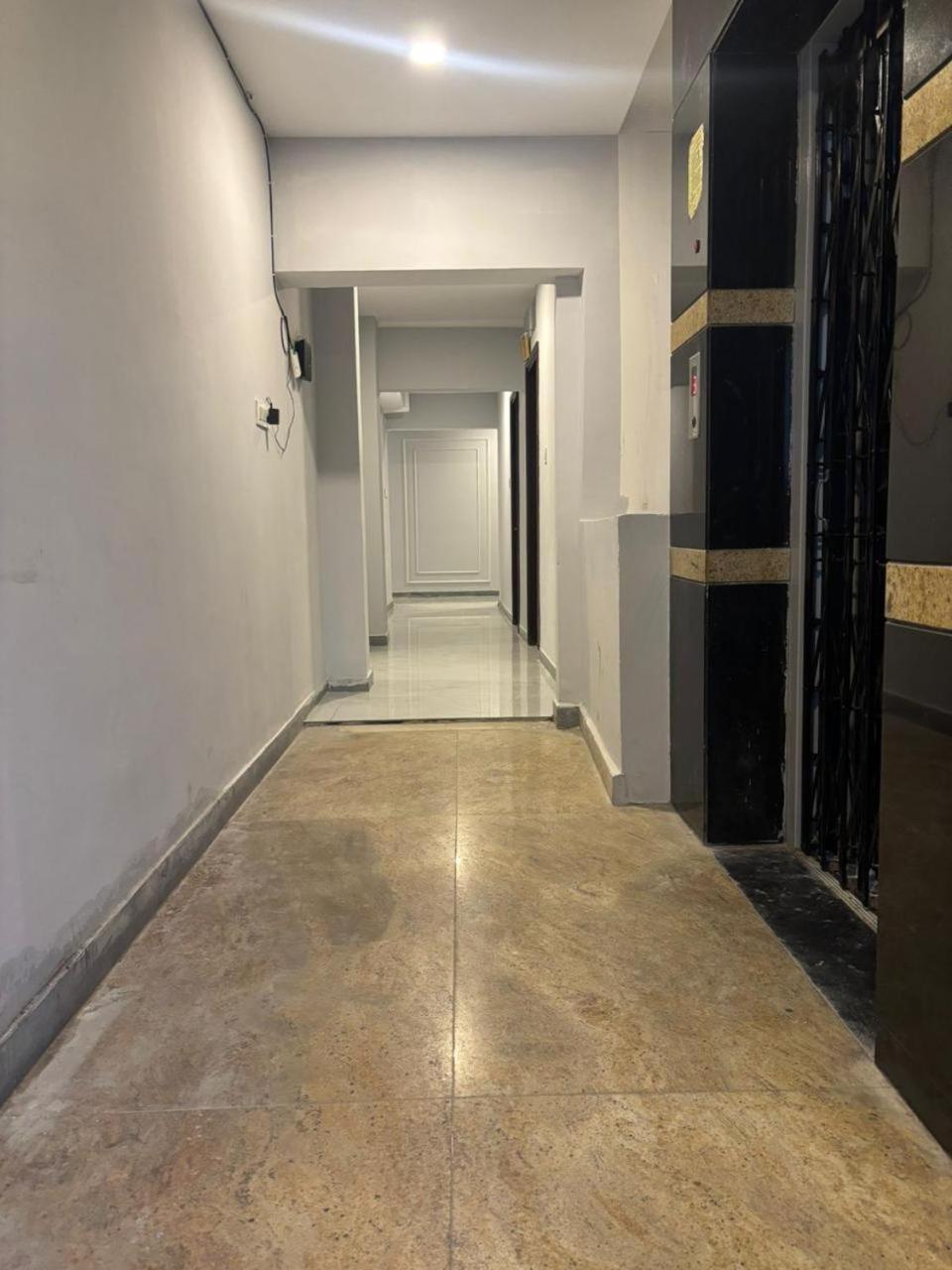 V Paradise Otel Varanasi Dış mekan fotoğraf